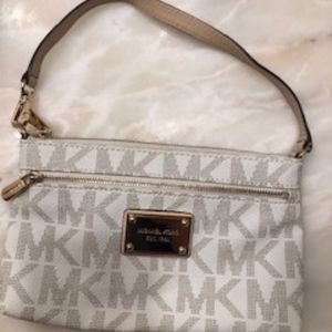 Gently UsedMichael Kors (small) handbag